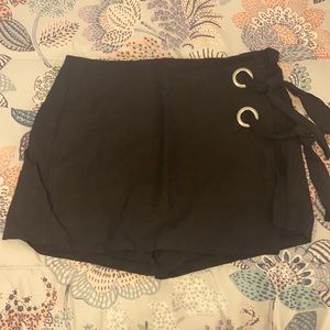 Black linen skort with tie and zipper